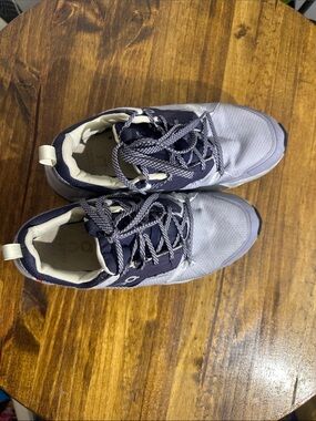 On Running Men's Navy and Light Gray Trail Sneakers